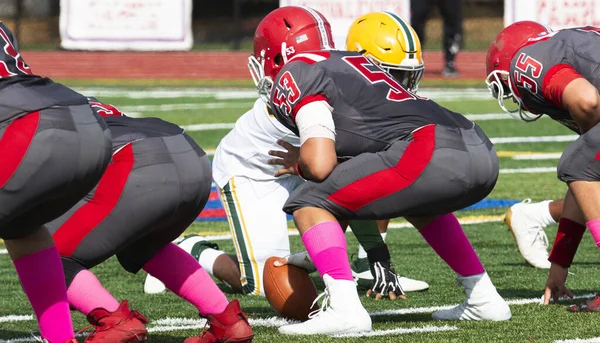 High School Football Center His Hand Ball Set Ready Snap — Stock Photo, Image