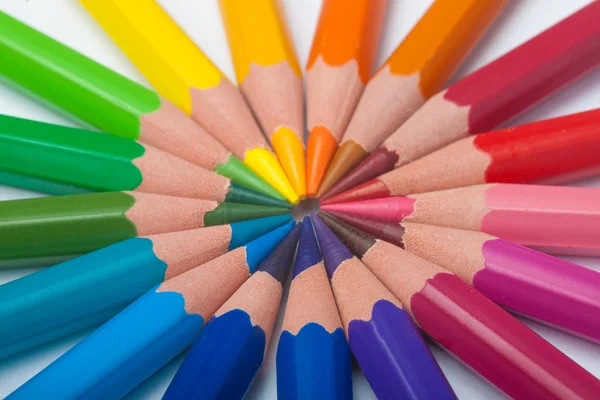 Crayons disposés en roue de couleur — Photo