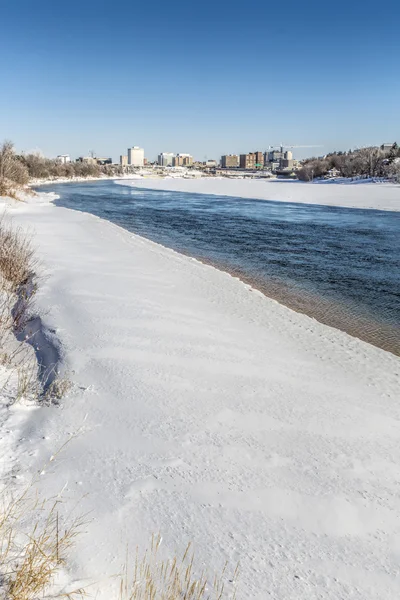 Winter Met Verse Sneeuw Bevroren Wateren Van Zuid Saskatchewan Rivier — Stockfoto