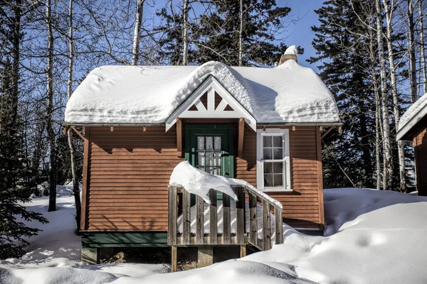 Cabine in de winter — Stockfoto