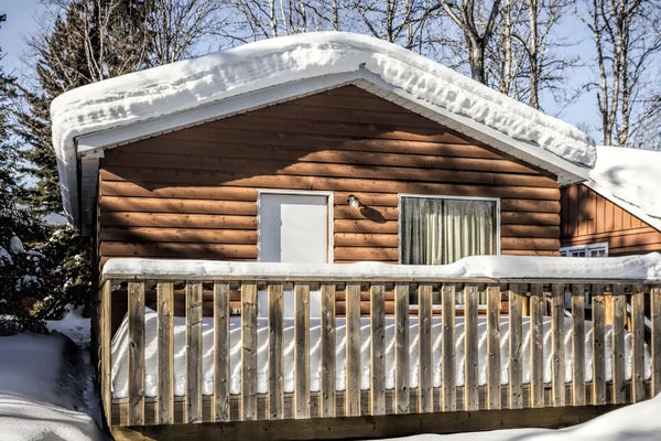 Cabine in de winter — Stockfoto