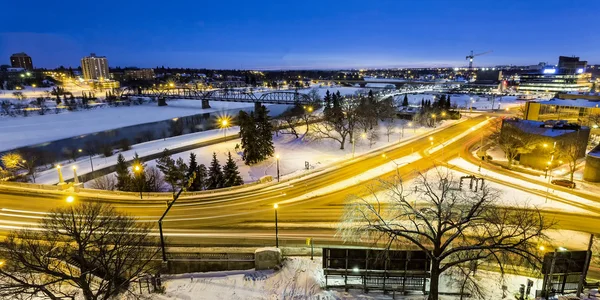 Broadway Köprüsü Saskatchewan Nehri Saskatoon Kanada Soğuk Bir Kış Gecesinde — Stok fotoğraf