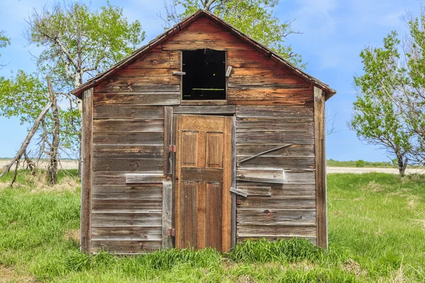 Gammal Övergiven Gård Byggnad Med Vittrade Trä Exteriör — Stockfoto