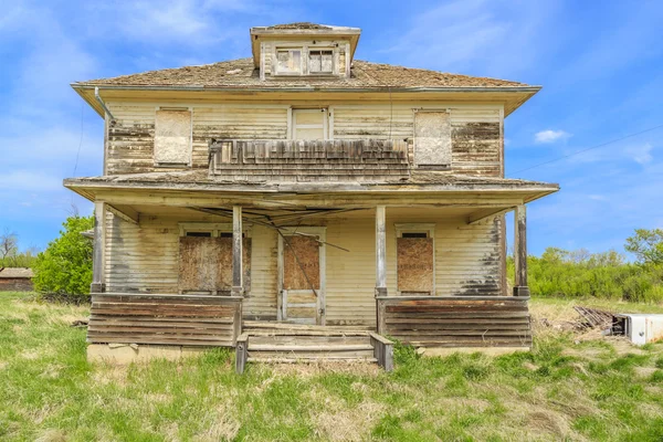 Verlassenes altes Bauernhaus — Stockfoto