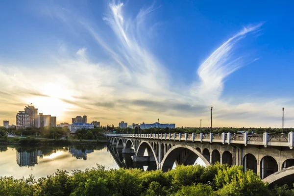 Warm Summer Sunset City Saskatoon Located Central Canada Calm Waters — Stock Photo, Image