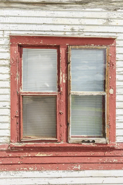 古い家の剥離塗料の詳細 — ストック写真