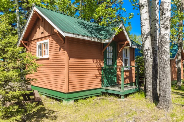 Cabina de madera pequeña —  Fotos de Stock