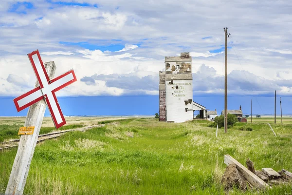 Övergivna korn hissar — Stockfoto