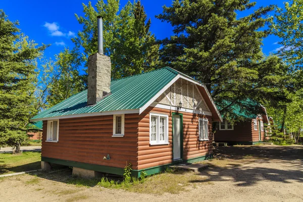 Petite cabane en bois rond — Photo