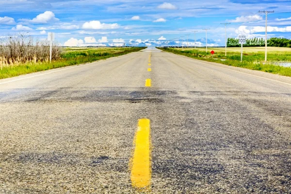 Autostrada Otwartych Preriach Kanady — Zdjęcie stockowe