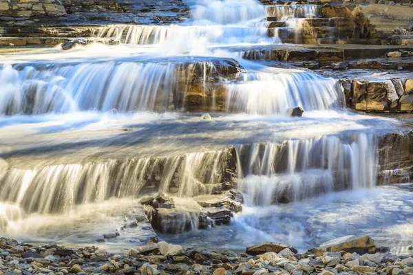 Kaskádové Proud Vody Těchto Vodopádů Waterton Lakes National Park Albertě — Stock fotografie