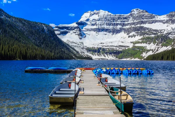 Eingebettet Ein Gletscherbecken Ist Der Cameron Lake Ein Verstecktes Juwel — Stockfoto