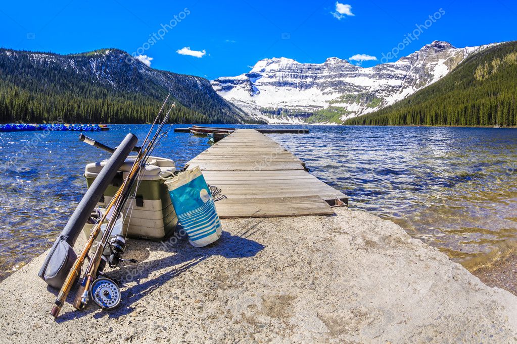 Ubicado en una cuenca glacial, Cameron Lake es una joya escondida en lo