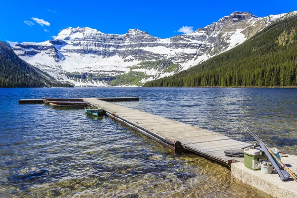 Situado Uma Bacia Glacial Cameron Lake Uma Jóia Escondida Alto — Fotografia de Stock