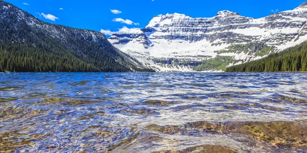 Ubicado Una Cuenca Glacial Cameron Lake Una Joya Escondida Alto —  Fotos de Stock