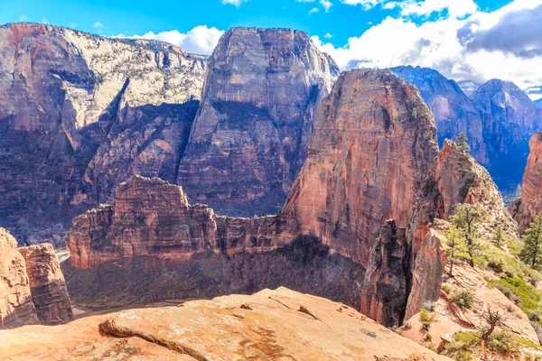 Angels Landing Egy 1488 Láb Magas Sziklaformáció Sion Nemzeti Parkban — Stock Fotó