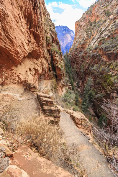 Angels Landing Trail Est Sentier Qui Culmine Sur Crête Emblématique — Photo