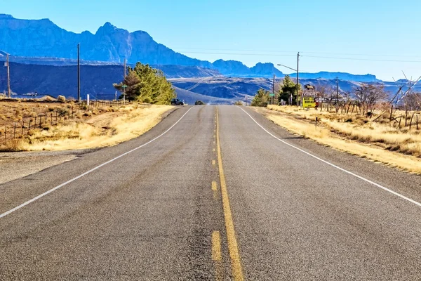 Highway Som Leder Virgin Utah Med Bergen Zion Nationalpark Fjärran — Stockfoto