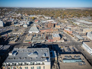 Saskatchewan, Saskatchewan şehir merkezinin hava manzarası, Güney Saskatchewan Nehri boyunca sonbahar renkleri var..
