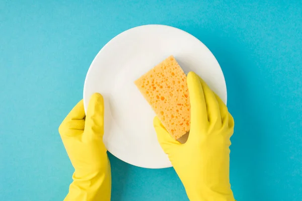 Foto Vista Superior Das Mãos Luvas Borracha Amarela Segurando Esponja — Fotografia de Stock