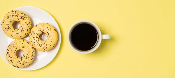 Top View Photo Cup Coffee Plate Three Yellow Glazed Donuts — Stock Photo, Image