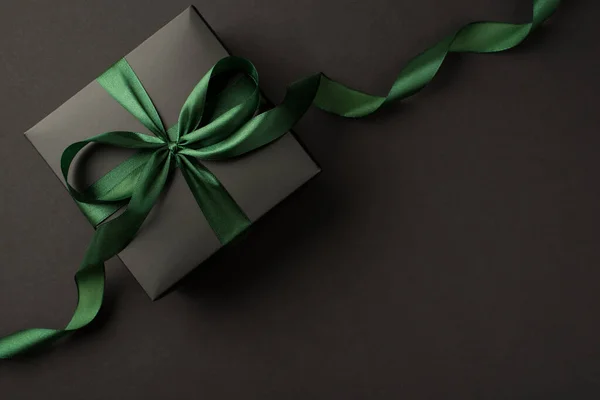 Top View Photo Stylish Black Giftbox Green Satin Ribbon Bow — Stock Photo, Image
