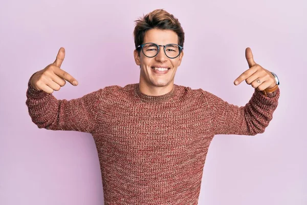 Handsome Caucasian Man Wearing Casual Sweater Glasses Looking Confident Smile — Stock Photo, Image