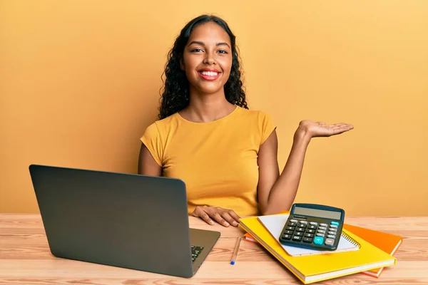 Young African American Girl Working Office Laptop Calculator Smiling Cheerful — Stock Photo, Image