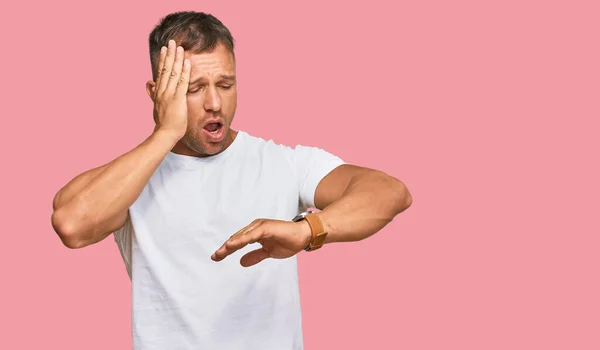 Handsome Muscle Man Wearing Casual White Tshirt Looking Watch Time — Stock Photo, Image