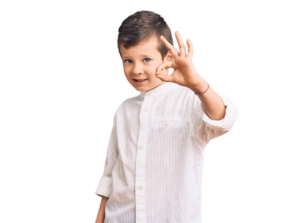 Zarif Tişört Giyen Sevimli Sarışın Çocuk Olumlu Gülümsüyor Parmaklarıyla Tamam — Stok fotoğraf
