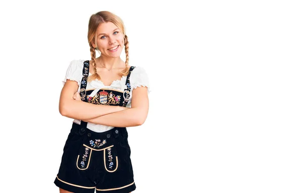 Ung Vacker Blond Kvinna Bär Oktoberfest Klänning Glad Ansikte Leende — Stockfoto