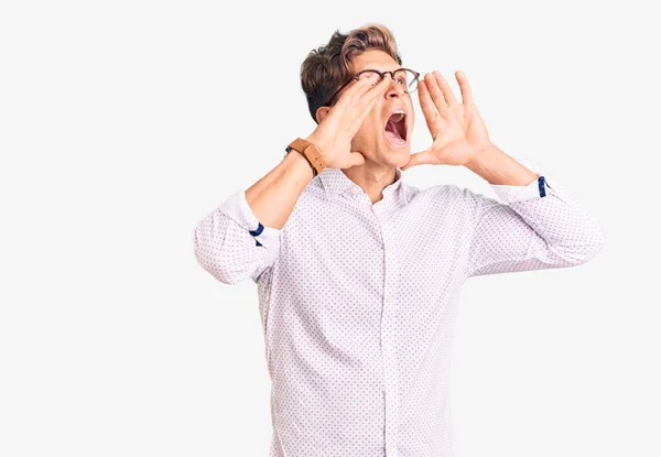 Jeune Homme Beau Portant Des Vêtements Travail Des Lunettes Criant — Photo