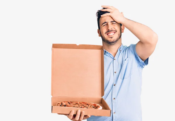 Jeune Homme Hispanique Tenant Boîte Pizza Livraison Stressé Frustré Avec — Photo