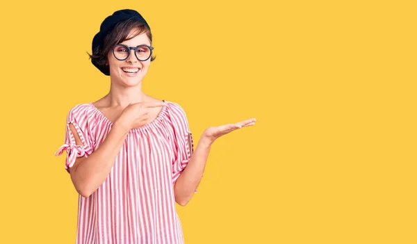 Beautiful Young Woman Short Hair Wearing Casual Clothes Glasses Amazed — Stock Photo, Image