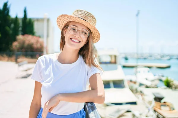 Young Blonde Woman Vacation Smiling Happy Leaning Balustrade Street City — Stock Photo, Image
