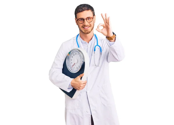 Handsome Young Man Bear Nutritionist Doctor Holding Weighing Machine Doing — Stock Photo, Image