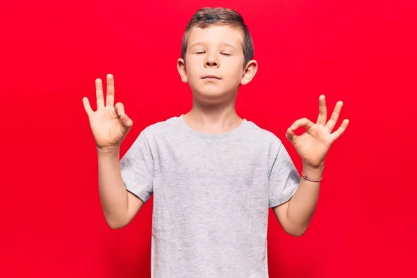 Ragazzo Biondo Carino Che Indossa Abiti Casual Rilassarsi Sorridere Con — Foto Stock