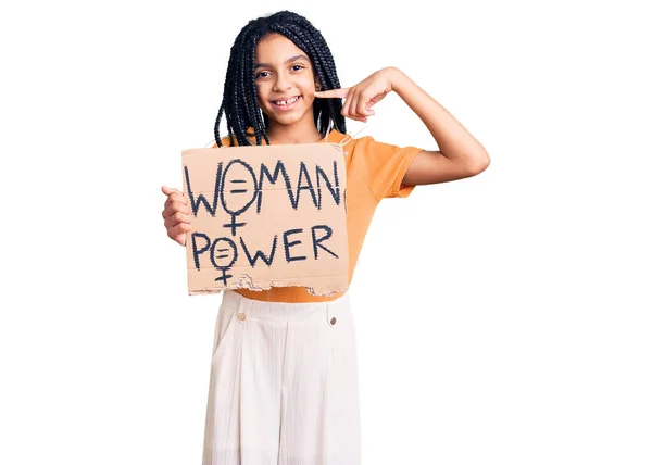 Linda Chica Afroamericana Americana Sosteniendo Bandera Poder Mujer Señalando Dedo — Foto de Stock