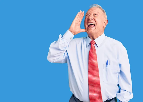 Senior Handsome Grey Haired Man Wearing Elegant Tie Shirt Shouting — Stock Photo, Image