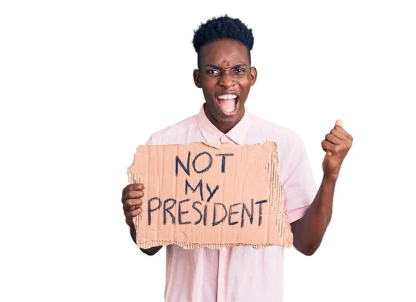 Jonge Afro Amerikaanse Man Houdt Niet Mijn President Protestspandoek Schreeuwend — Stockfoto