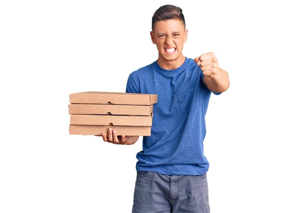 Jovem Hispânico Bonito Segurando Entrega Caixa Pizza Irritado Frustrado Gritando — Fotografia de Stock