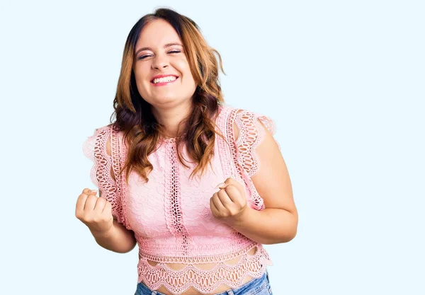 Jovem Mulher Branca Bonita Vestindo Roupas Casuais Muito Feliz Animado — Fotografia de Stock