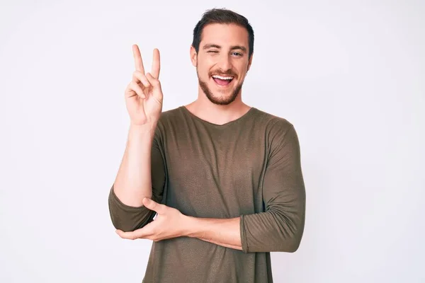 Joven Hombre Guapo Con Ropa Casual Sonriendo Con Cara Feliz — Foto de Stock