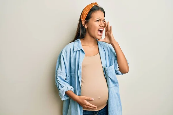 Mooie Latijns Amerikaanse Vrouw Verwacht Een Baby Raakt Zwanger Buik — Stockfoto