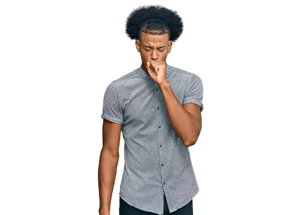 Afrikansk Amerikansk Man Med Afro Hår Bär Casual Kläder Känsla — Stockfoto