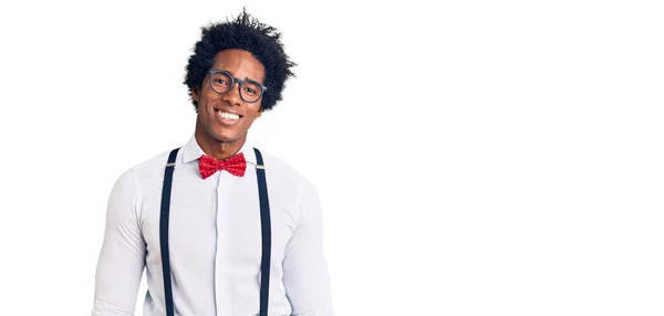 Hombre Afroamericano Guapo Con Pelo Afro Vistiendo Hipster Elegante Mirada —  Fotos de Stock