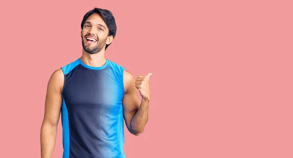 Schöner Hispanischer Mann Sportbekleidung Der Mit Glücklichem Gesicht Lächelt Und — Stockfoto