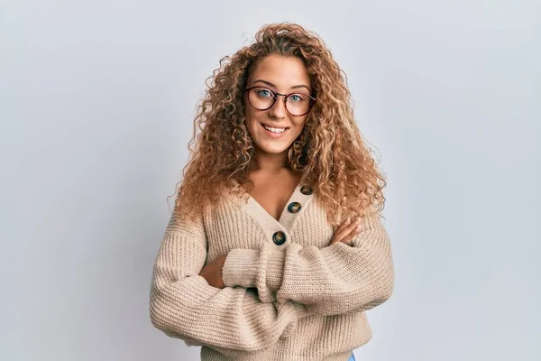 Hermosa Chica Adolescente Caucásica Con Ropa Casual Gafas Cara Feliz —  Fotos de Stock