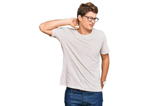 Hombre Caucásico Guapo Usando Ropa Casual Gafas Que Sufren Dolor — Foto de Stock