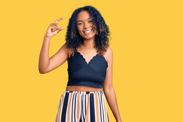 Young African American Woman Wearing Casual Clothes Smiling Confident Gesturing — Stock Photo, Image